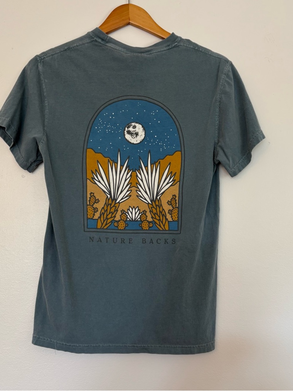 Women's Nature Backs Comfort Colors Slate-Teal Short Sleeve Crew Tee. Size S. - Picture 2 of 3